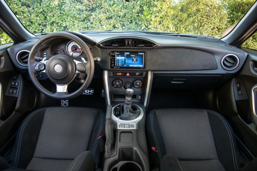 Торпедо Toyota GT 86 2016 года  (US) (фото 18 из 30)